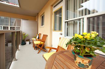 Private balcony/patio